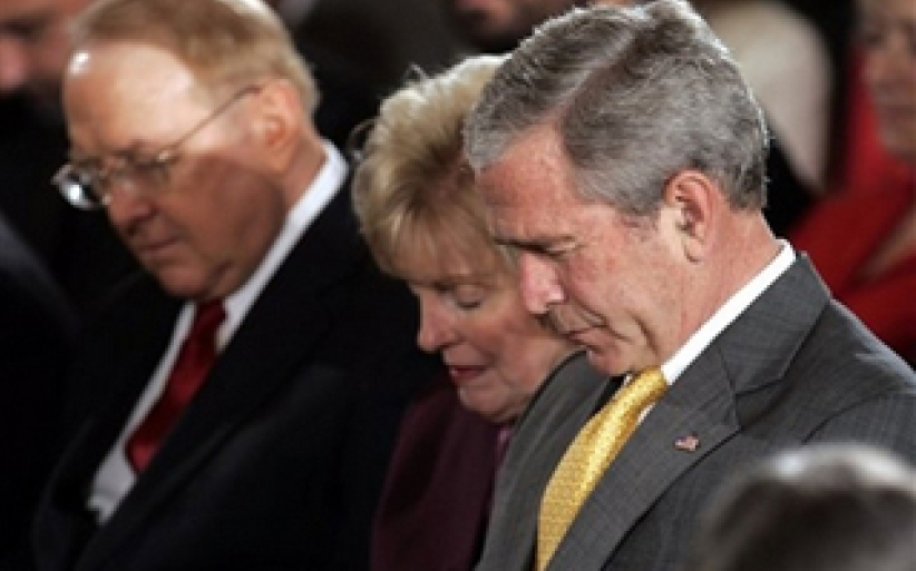 布殊全國祈禱日致詞:「最大的祝福是禱告」