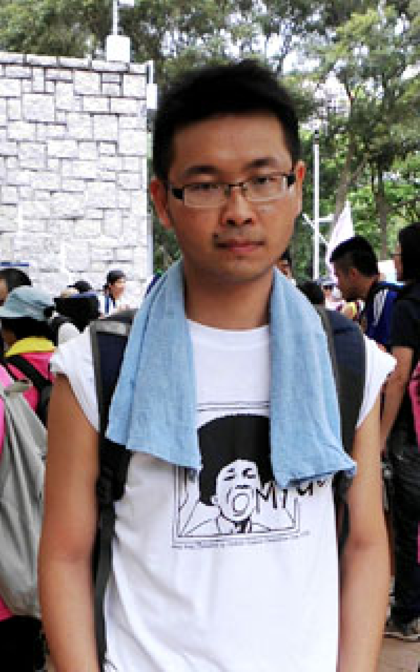 公義燒不盡 風中吹又生 教徒雨中燃亮使命
