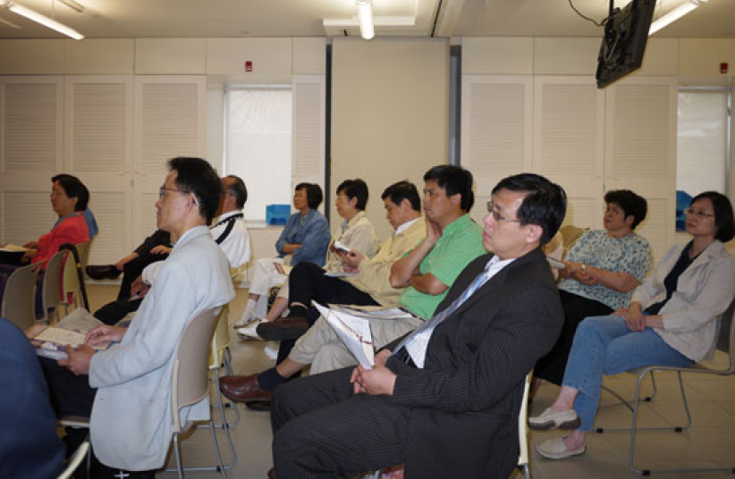 環聖創辦人容保羅牧師紐約推廣《新譯本》