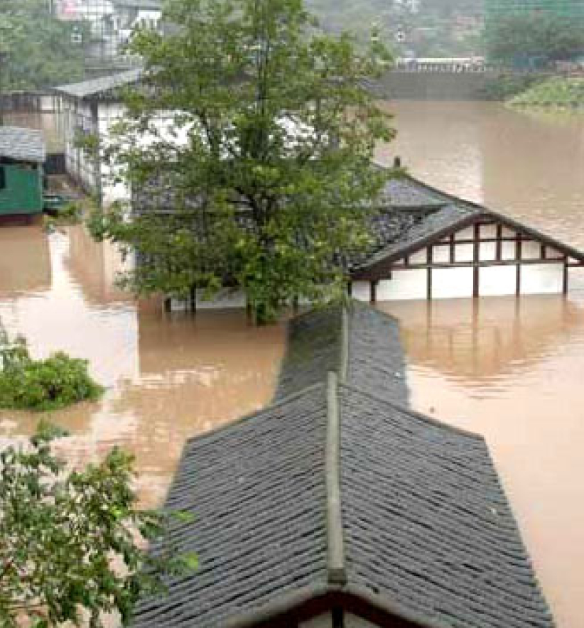 四川暴雨停歇 106人在洪灾中丧生