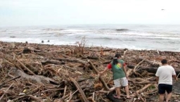 台灣救助協會與眾教會 上山下水參與救災