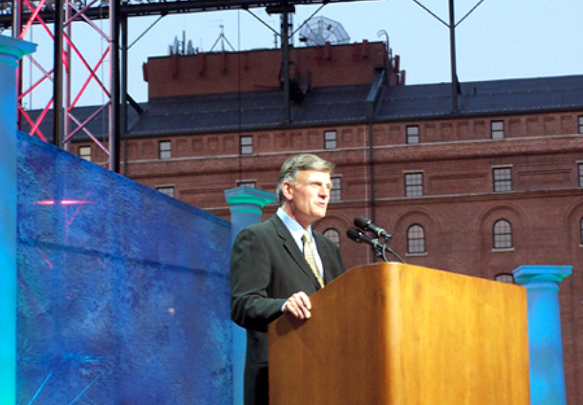 葛法蘭大型佈道會逾一萬二千人參加