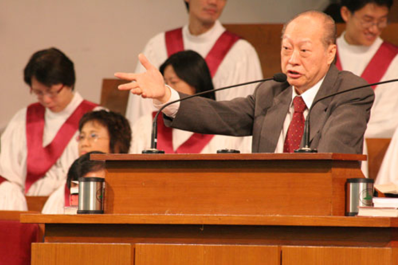 唐崇明牧师安慰信徒不忘神的眷顾