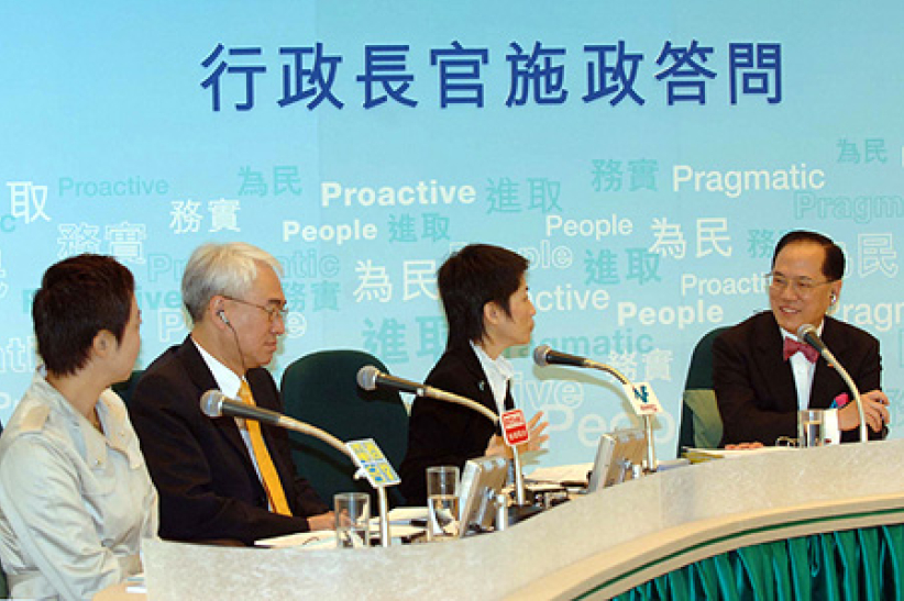 曾荫权发表任内最后一份施政报告