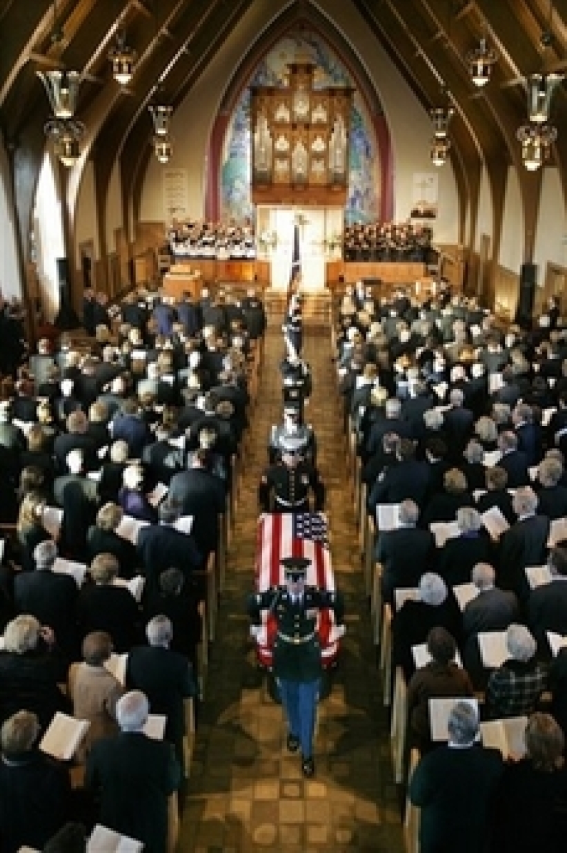 美国人民对福特总统献上最后致敬