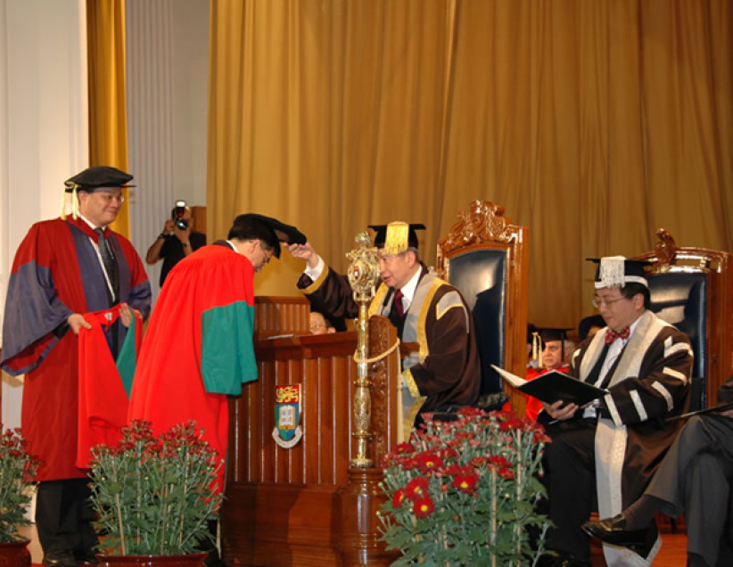中國世界宣明會總幹事獲頒授港大榮譽博士