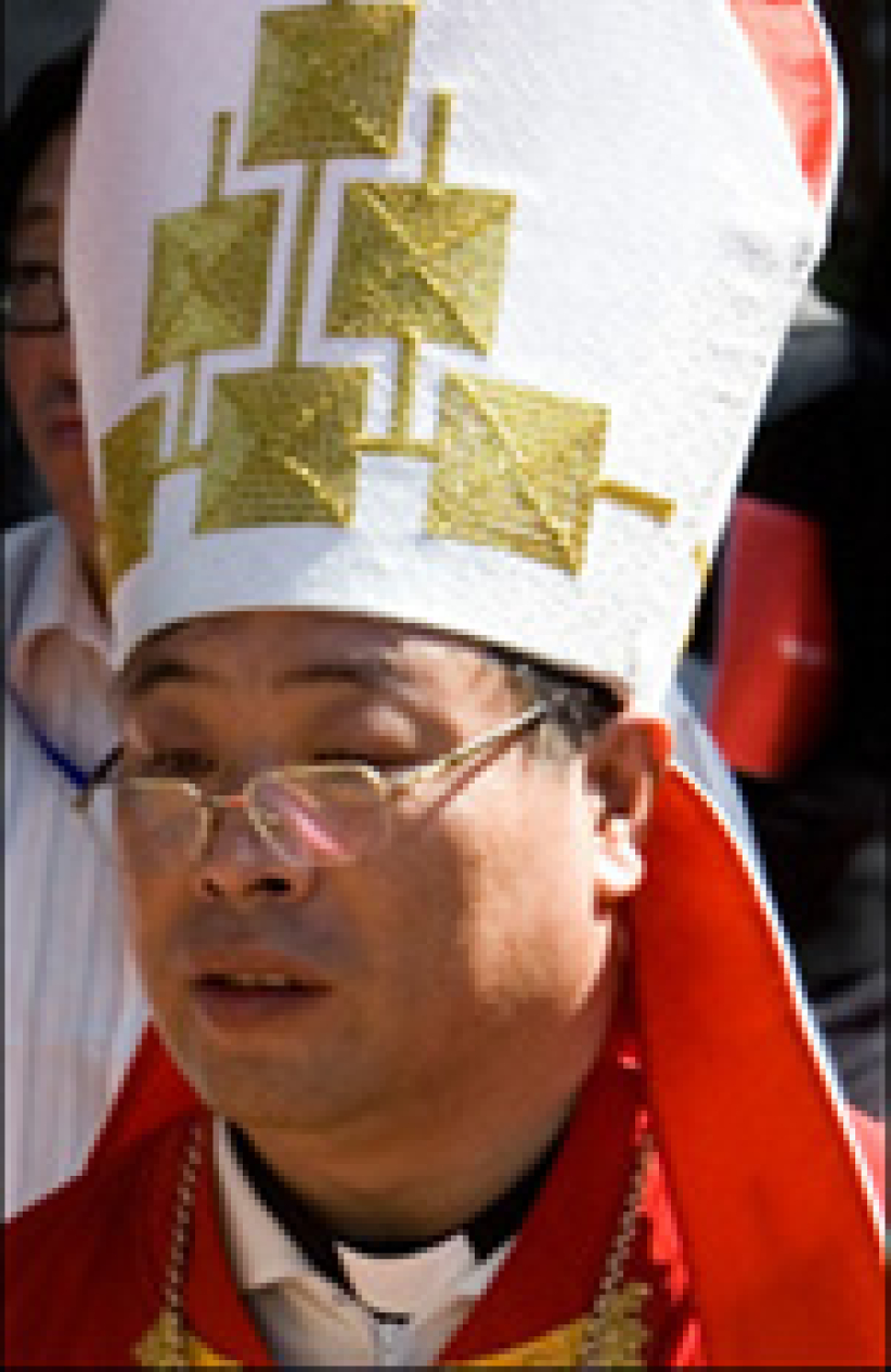 北京为新任主教举行祝圣
