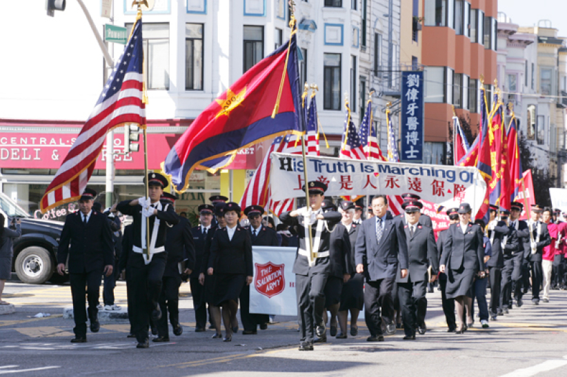 三藩市救世軍「見證基督大遊行」主愛傳遍華埠 