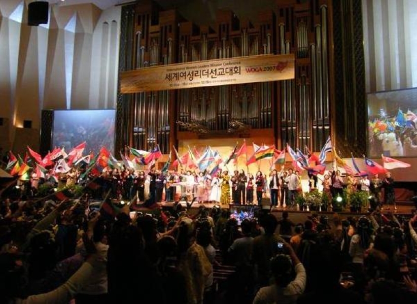 港姊妹赴全球姊妹大會 福音自由度大對比