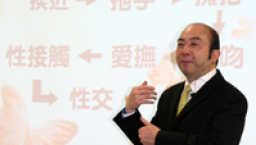 牧者認為社會對藝人慾照事件「對錯焦」
