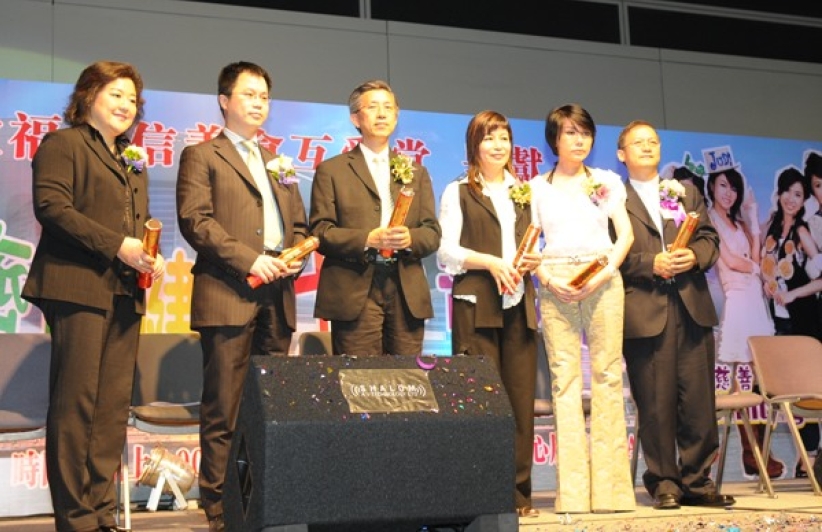 創「千人化妝」健力士 助教會興建安老院