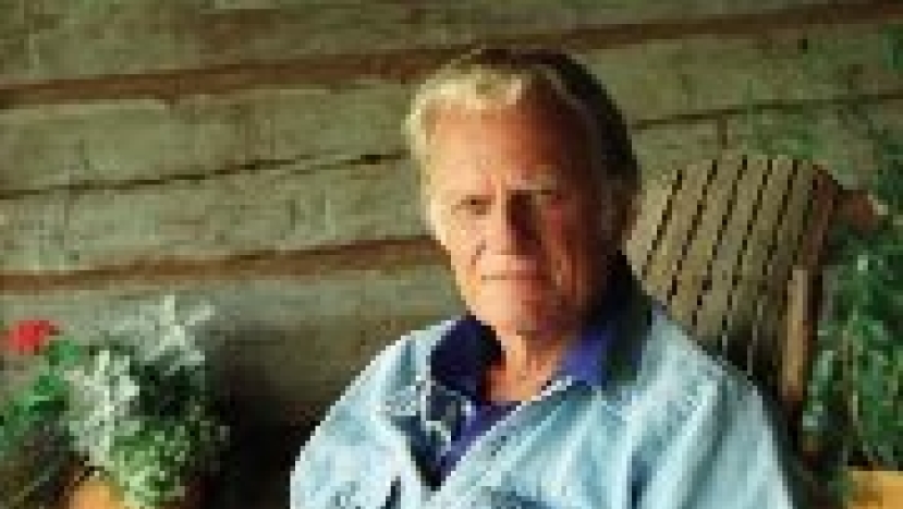 葛培理牧師家中滑倒住院情況良好