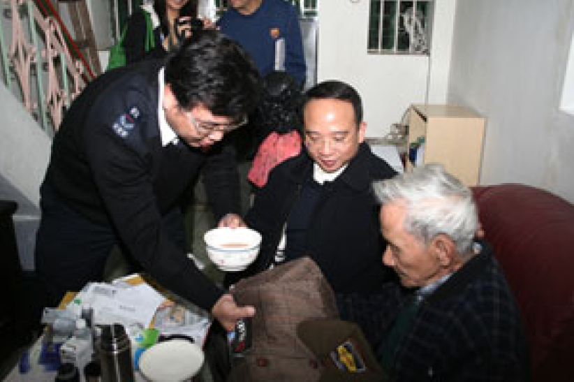 救世军呼吁冬日为长者及四川灾民送寒衣