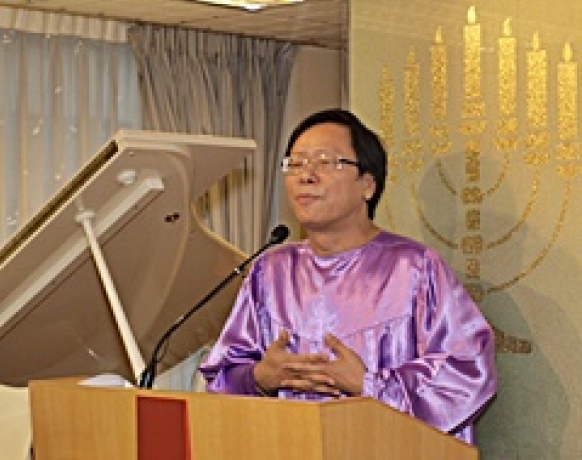 今個聖誕不一樣:黃毓民受洗歸入教會