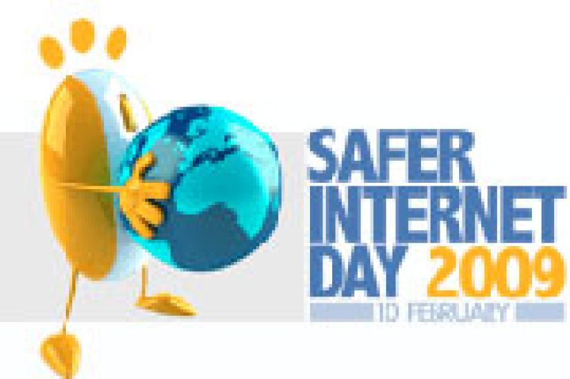 「加强网络安全日」国际社会吁保护上网儿童