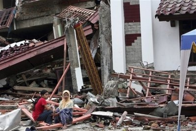 印尼蘇門答臘島7.6級地震 數以千人仍待救