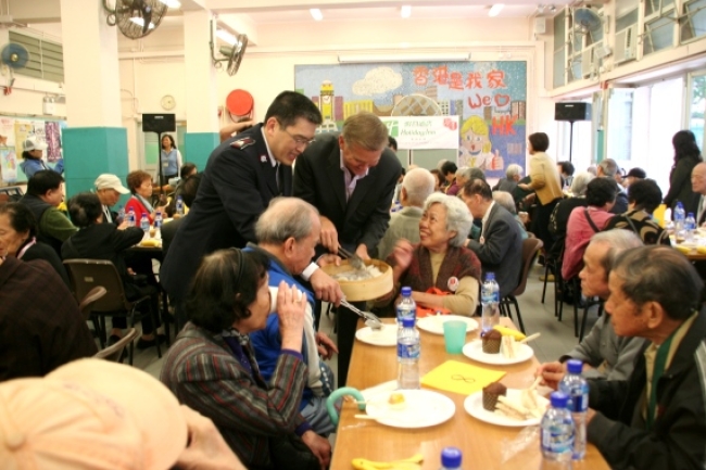 百多位獨居長者提早過豐盛聖誕