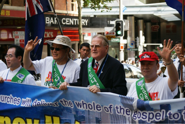 「悉尼聖城大遊行」五百人參加 為城市帶來亮光