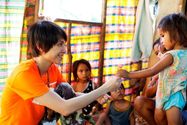 李心潔及彭順蜜月之旅—將愛帶進菲律賓貧困社區