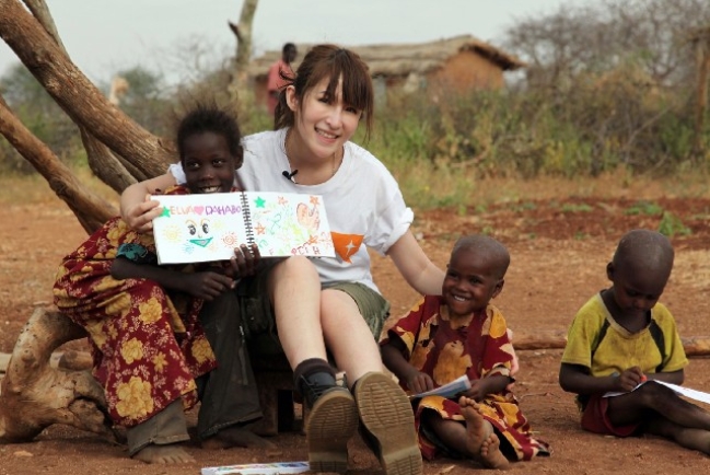 蕭亞軒隨宣明會訪肯尼亞 獲生命最美好禮物