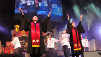 Pastor Win牧師歡慶 歌舞藝壓倒萬聖節氣氛