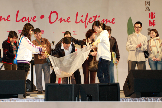 香港夫妻節 數百愛侶溫馨宣讀「愛您一世」