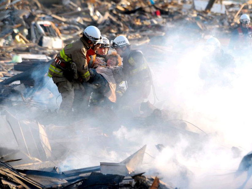 日本地震緊急救援 預計過萬人死亡‎