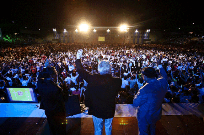 包樂博士首獲當局准許在越南萬人佈道