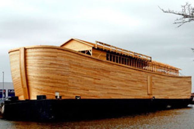 挪亞方舟仿造版現身荷蘭港口 成獨特風景線