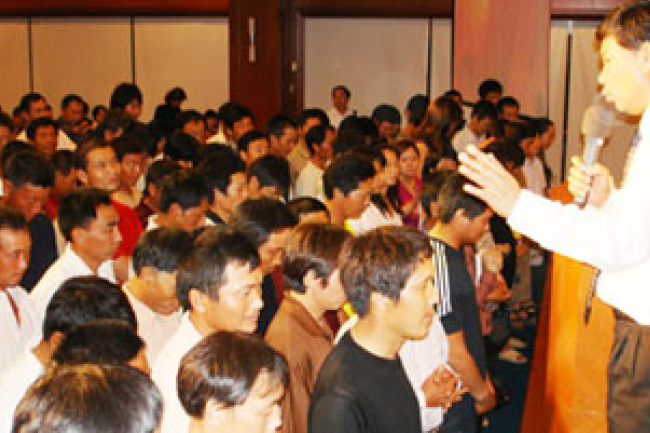 張伯笠牧師新、馬巡迴佈道 逾280人信主