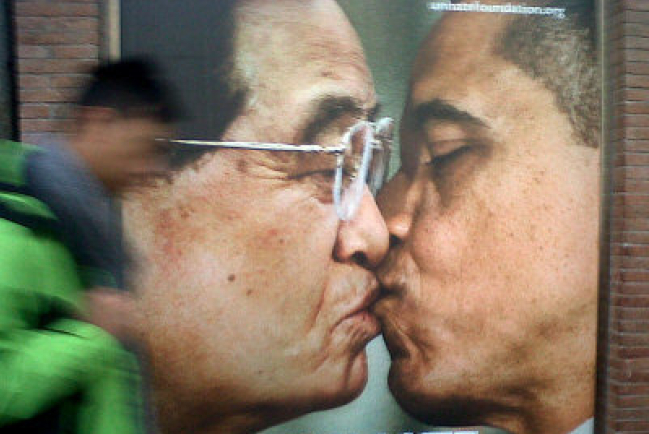 教宗與回教領袖「被逼和諧」廣告照觸怒教廷