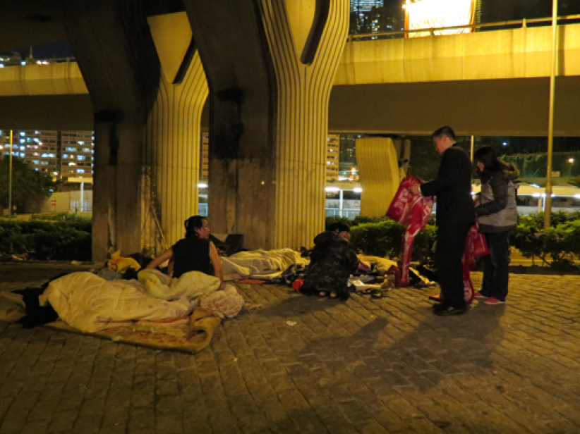 租金飆升上樓難 救世軍為露宿者添衣送暖