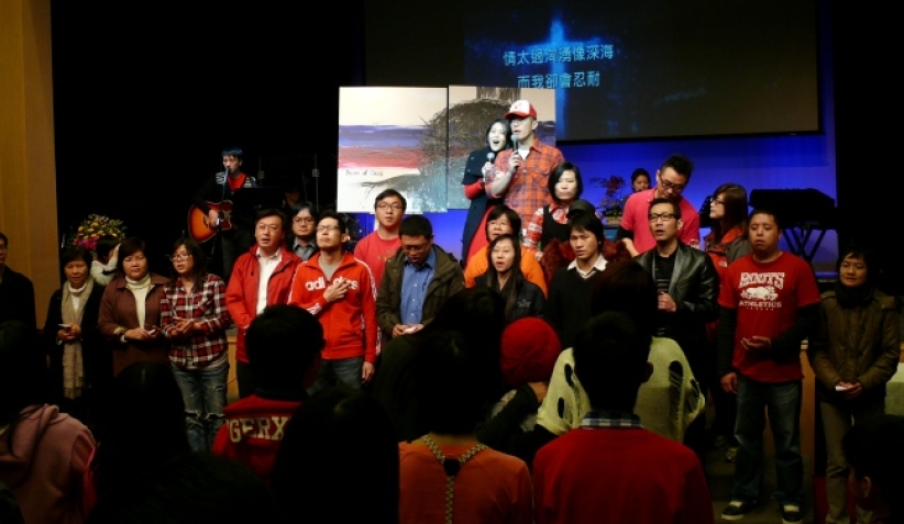 情人节之际 数百青年立志持守「珍爱」与贞洁