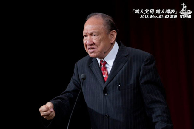 唐崇榮台灣「為人父母、為人師表」講座逾萬人次入場