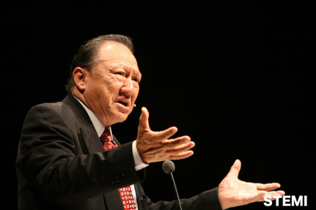 唐崇榮牧師談母親：神真的聽了她的禱告！