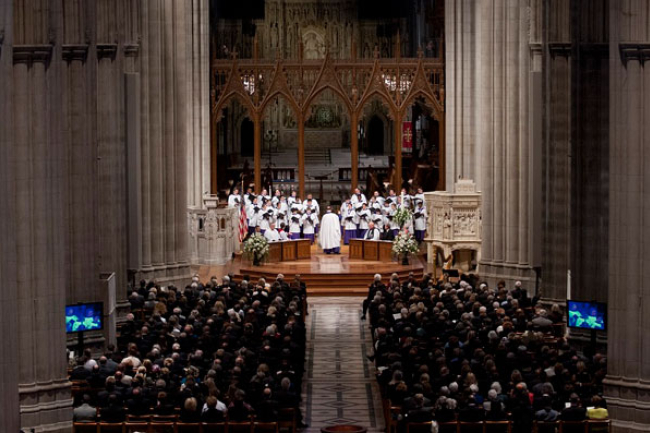 數千人於華盛頓國家大教堂追思寇爾森