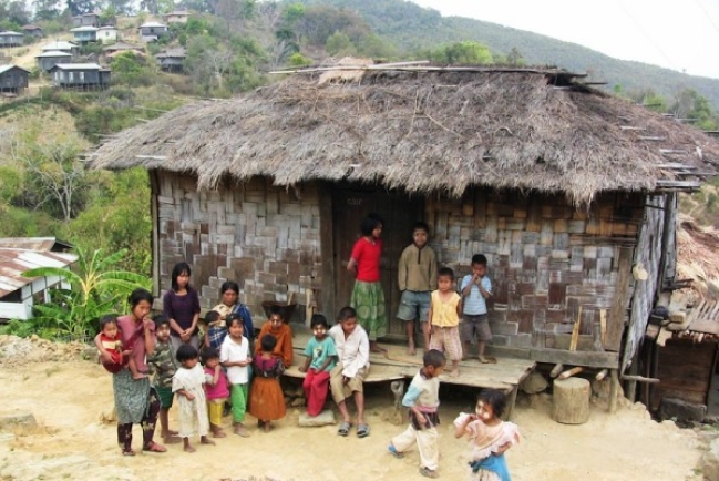 緬甸欽族基督徒學生被政府強迫改信佛教