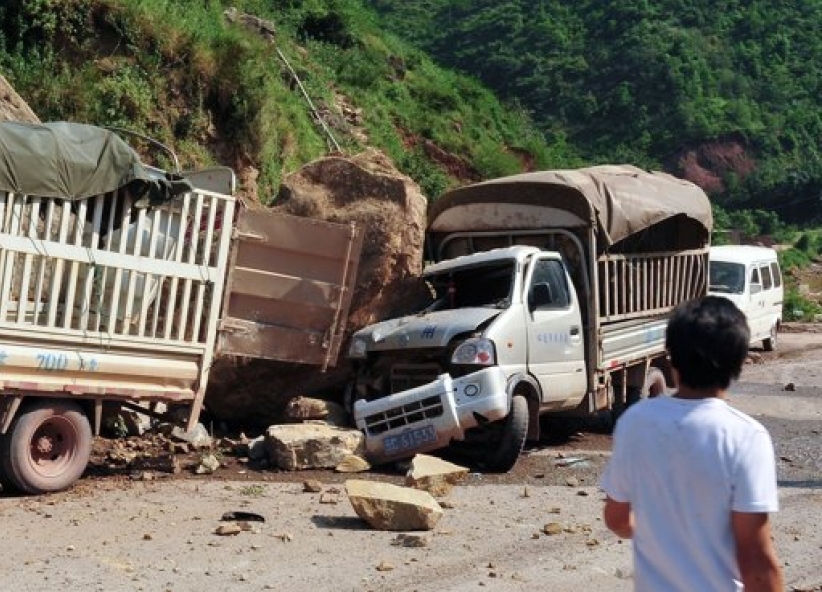 云南5.7级强震 死亡人数增至80人