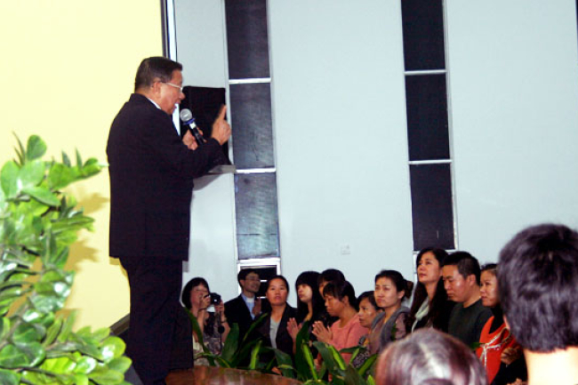 「中國麥當勞之父」朱源和深圳分享苦難如何見神恩