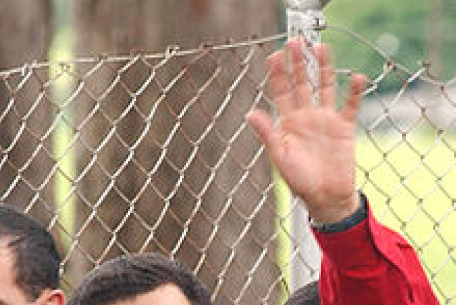 阿根廷總統探委內瑞拉領袖 送聖經和十字架