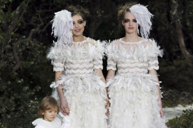 Chanel時裝秀挺同性婚姻 被批唯利是圖