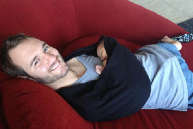 力克發「擁抱」兒子溫馨照 洋溢著為父喜樂