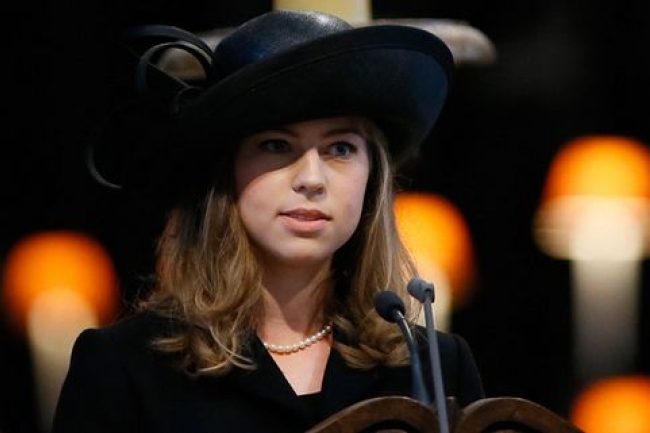 戴卓爾夫人葬禮孫女誦《聖經》 成媒體焦點