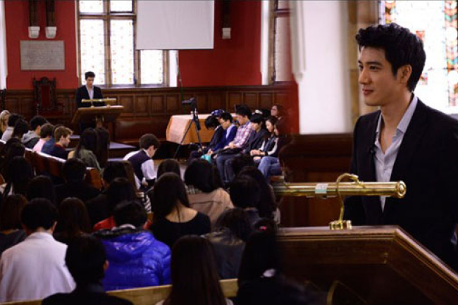 王力宏心繫雅安 牛津大學率眾為地震災難禱告