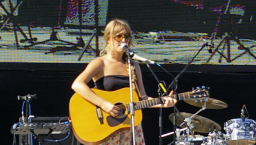 無肢力克胞妹米雪首度現身 鼓勵港人「做回自己」