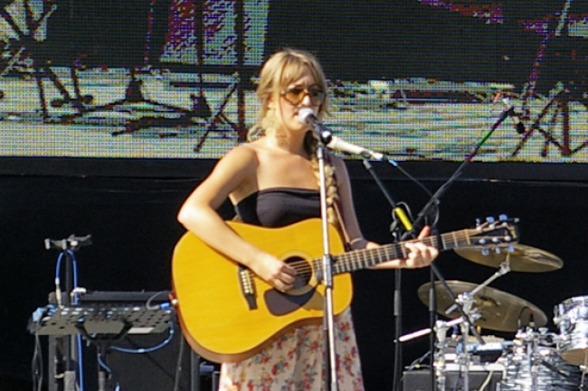 無肢力克胞妹米雪首度現身 鼓勵港人「做回自己」