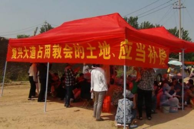 河南基督教兩會七百人示威 抗議教產被霸佔