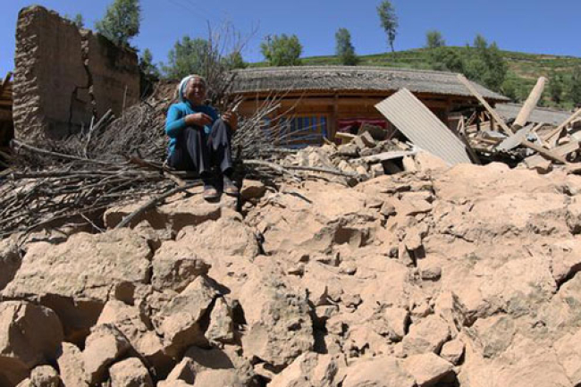 宣明會勘災隊抵甘肅定西災區發放物質