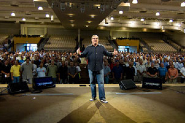 馬鞍峰華理克重返講台籲代禱