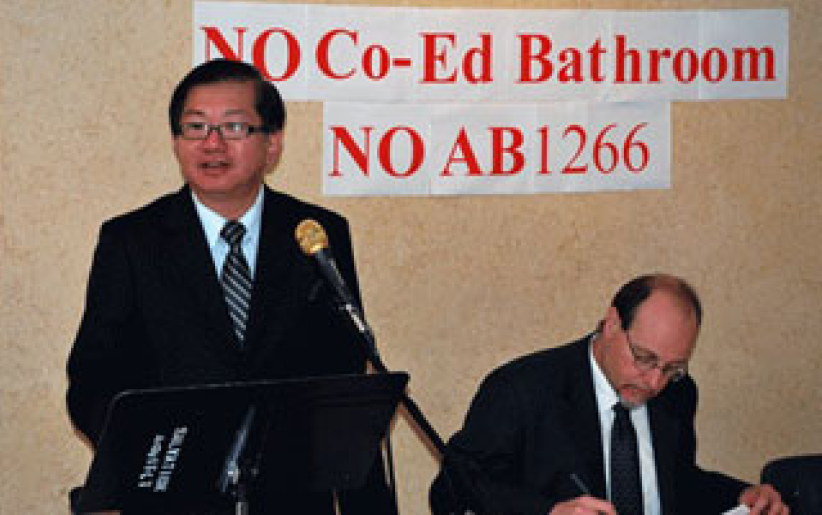 校厠惡法女生恐慌 反對者徵簽誓推翻